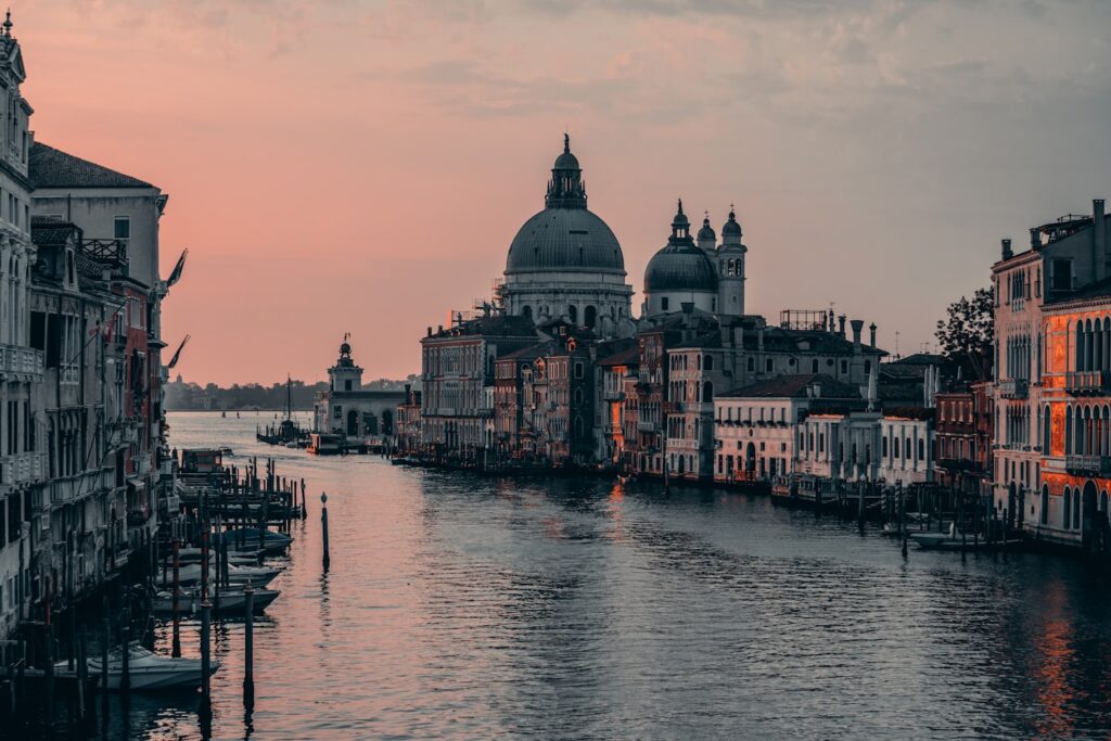 Canal Grande e Basilica di Santa Maria della Salute a Venezia